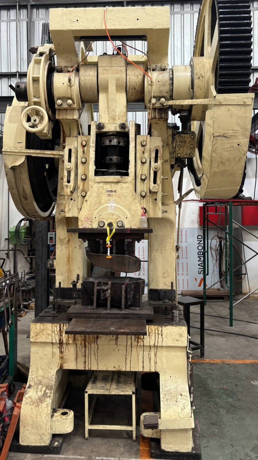 เครื่องปั๊มโลหะขนาดใหญ่ (Geared Press)