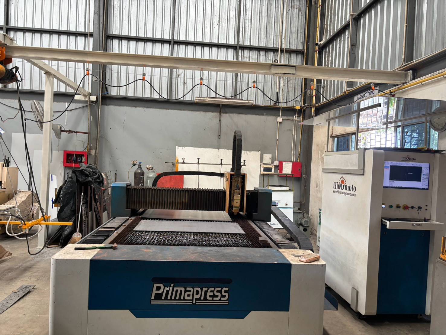 เครื่องตัดเลเซอร์ไฟเบอร์ (Fiber Laser Cutting Machine)