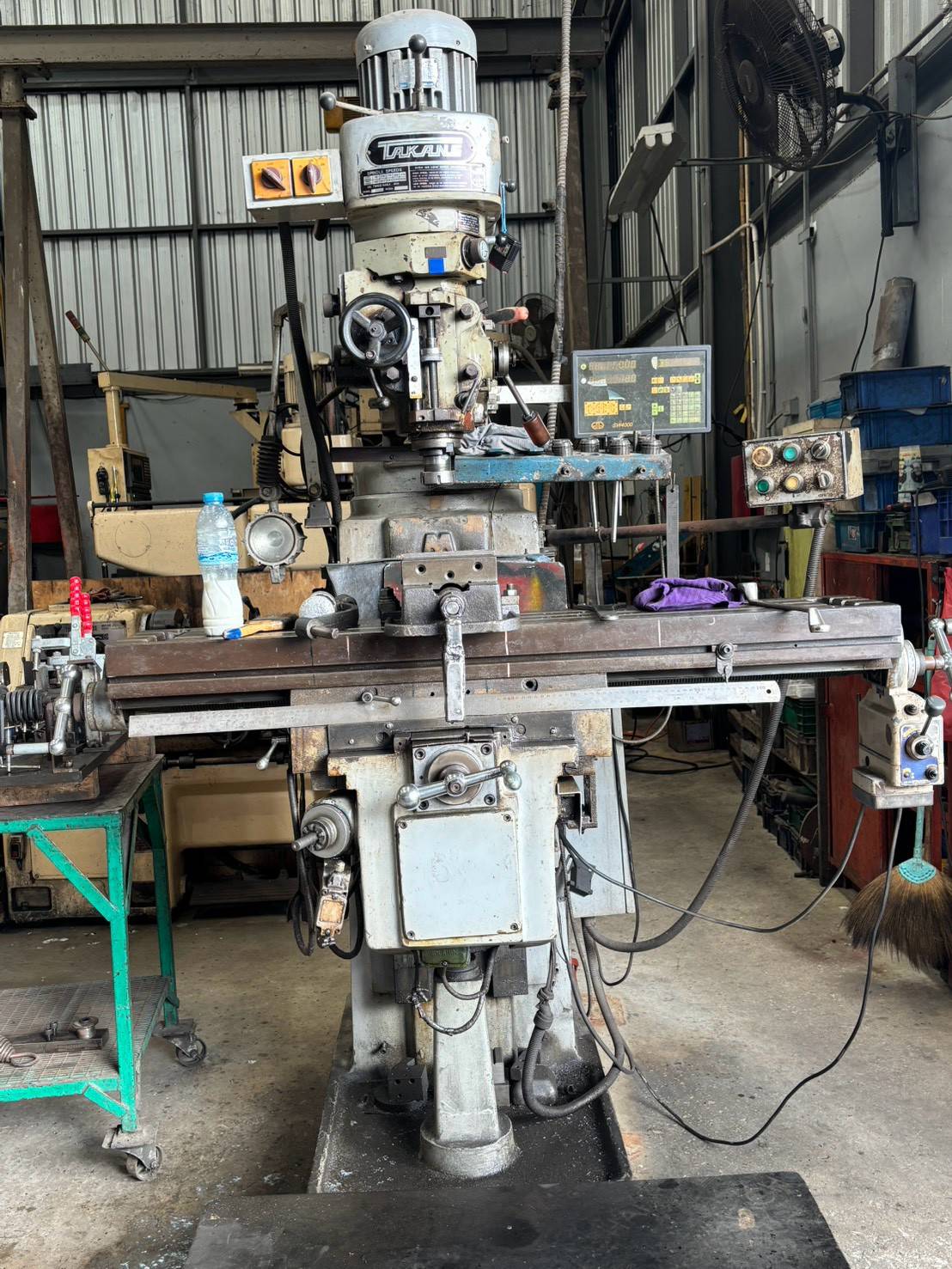 เครื่องกัดแนวตั้ง (Vertical Milling Machine)